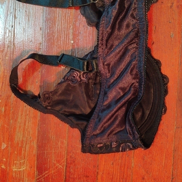 Amoureuse Women's Embroidered Front-Close Underwire Black Bra Sz 40C - Picture 7 of 11